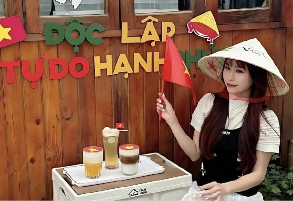 Góc sống ảo của quán được decor theo mùa, sự kiện (Nguồn: C'Laudi Cafe)